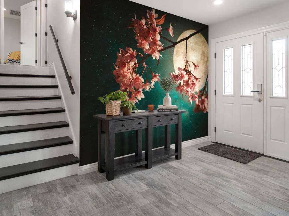 Kersenbloesem met de maan op de achtergrond