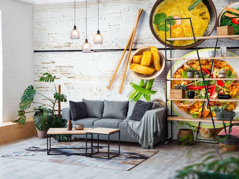 Aziatische gerechten op een houten tafel