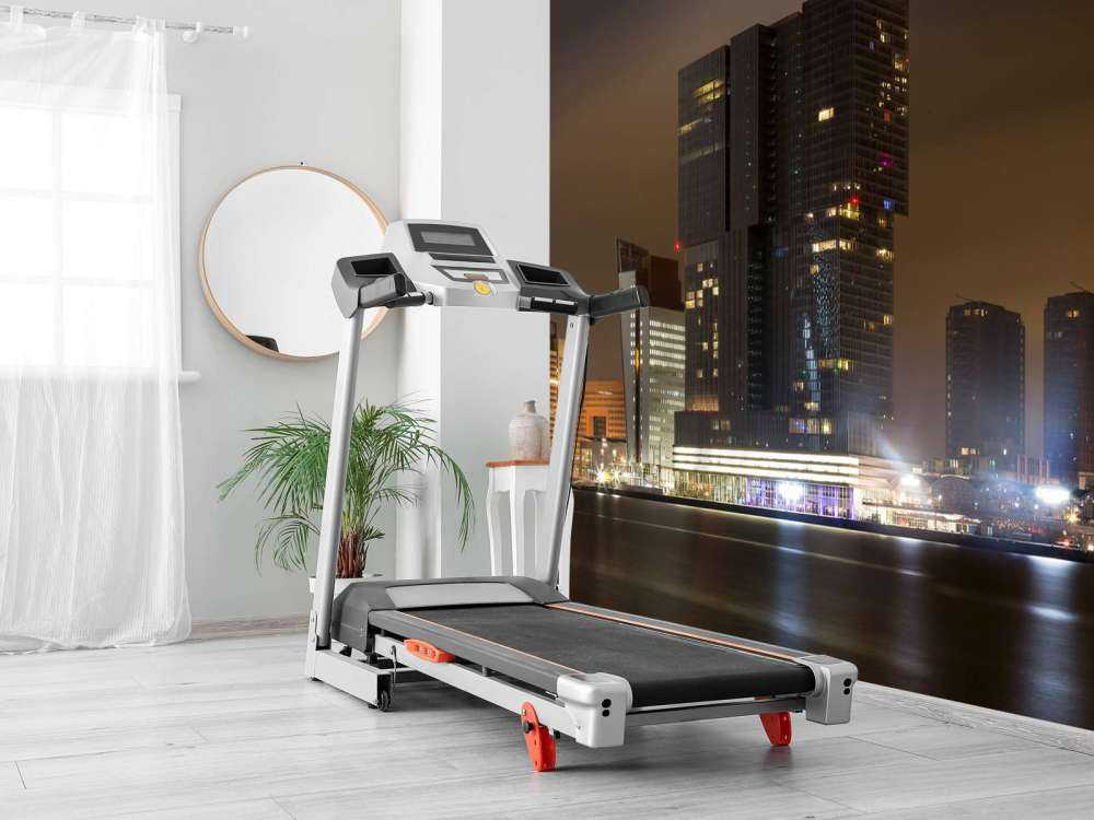 Rotterdam skyline in de avond