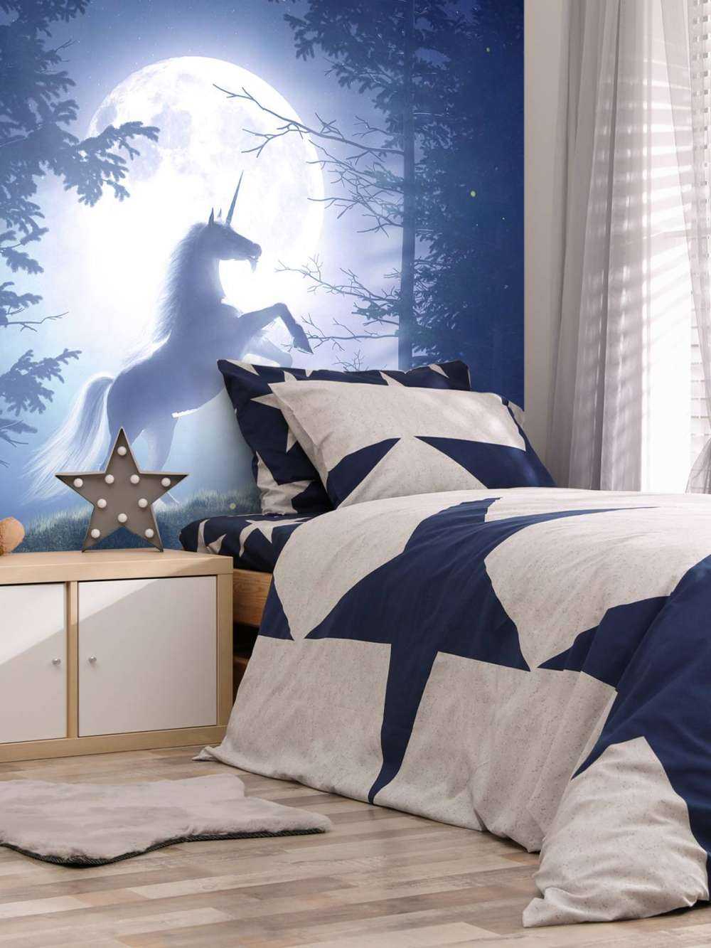 Unicorn bij volle maan