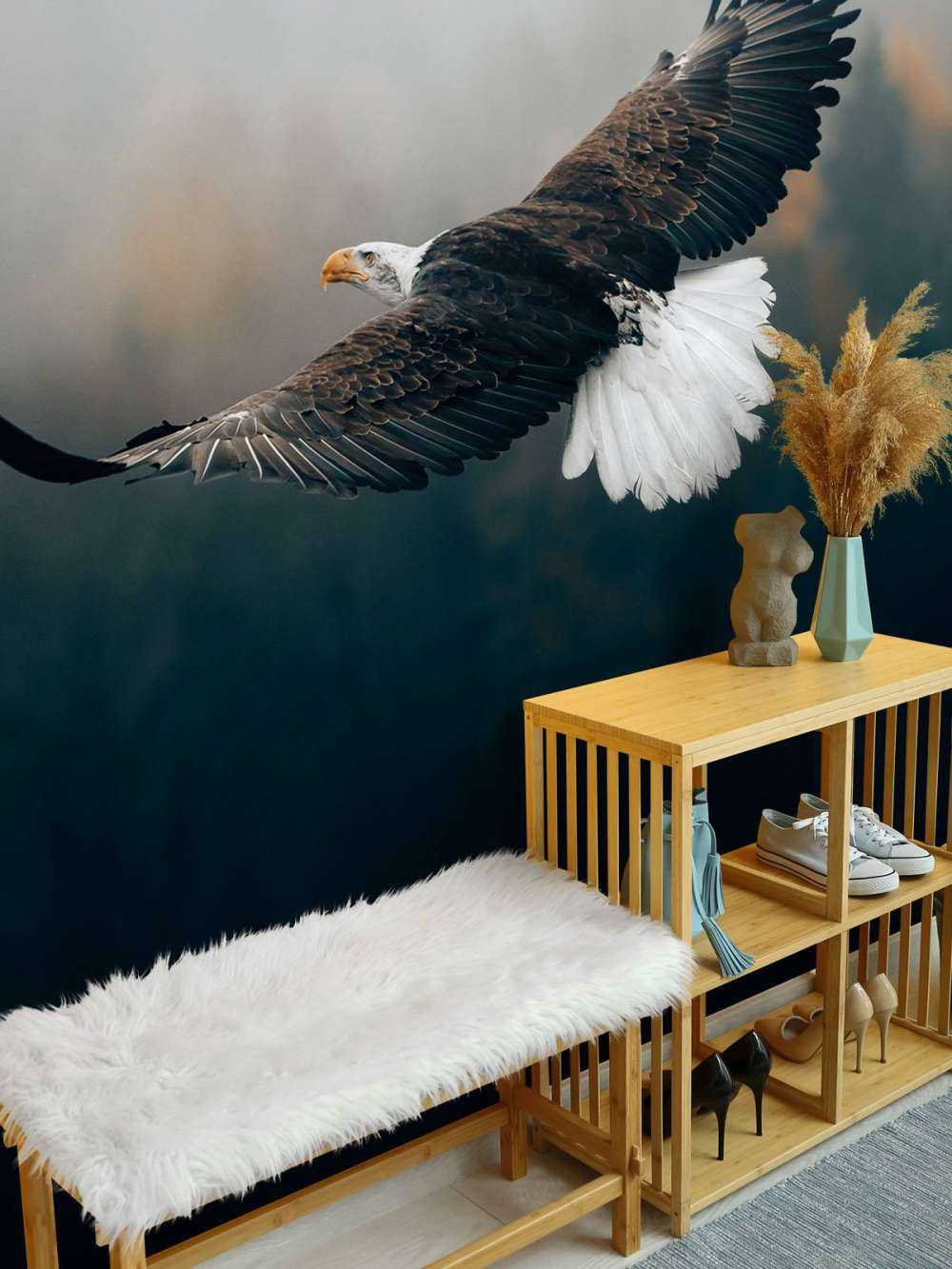 Zeearend boven het bos