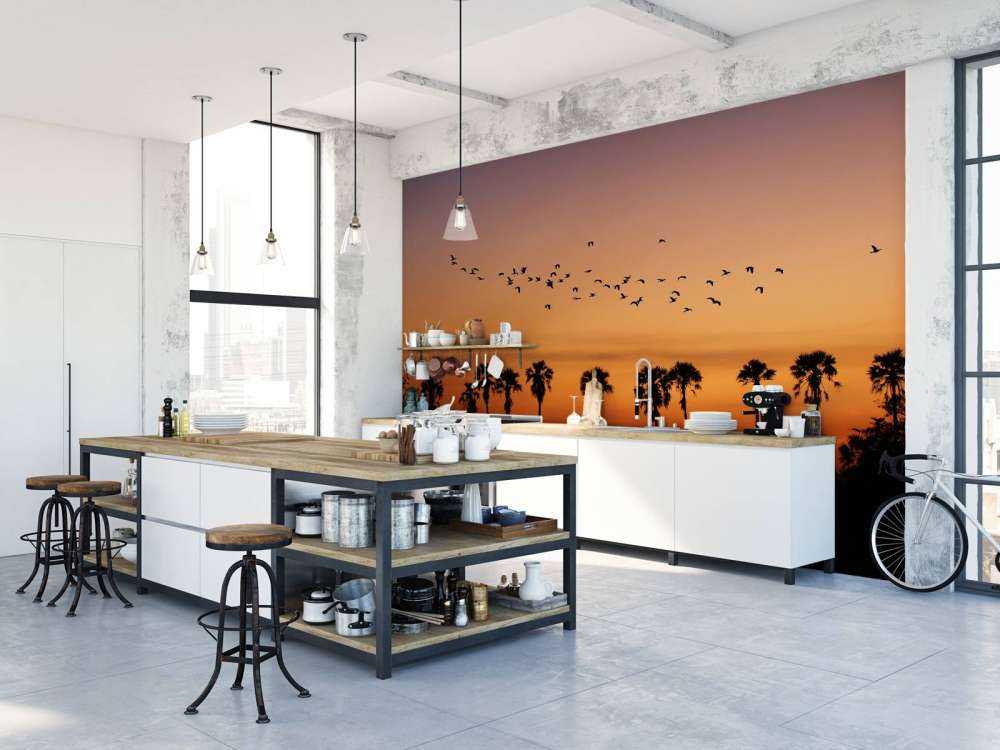 Palmbomen met groep vogels