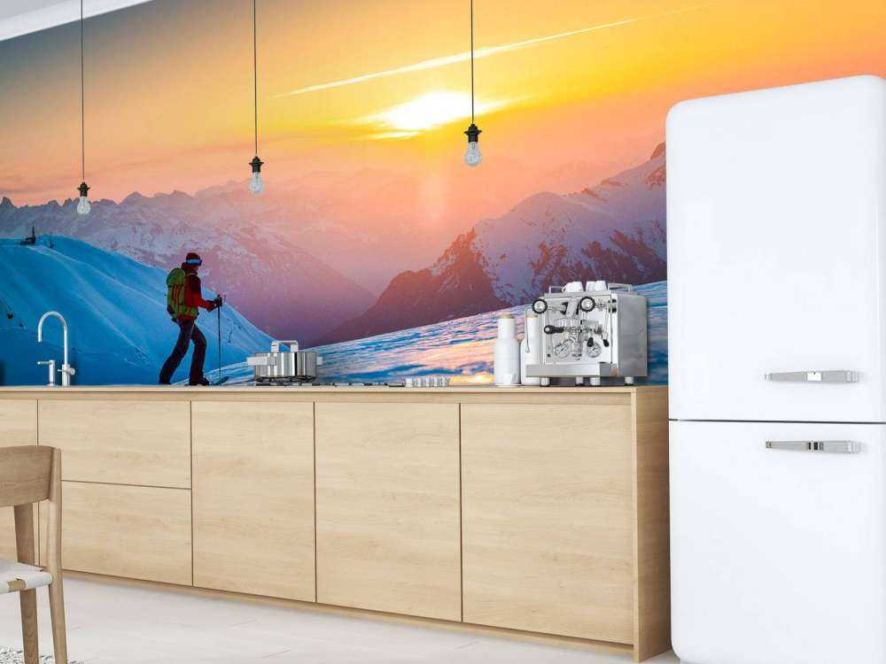 Tocht door besneeuwde bergzon