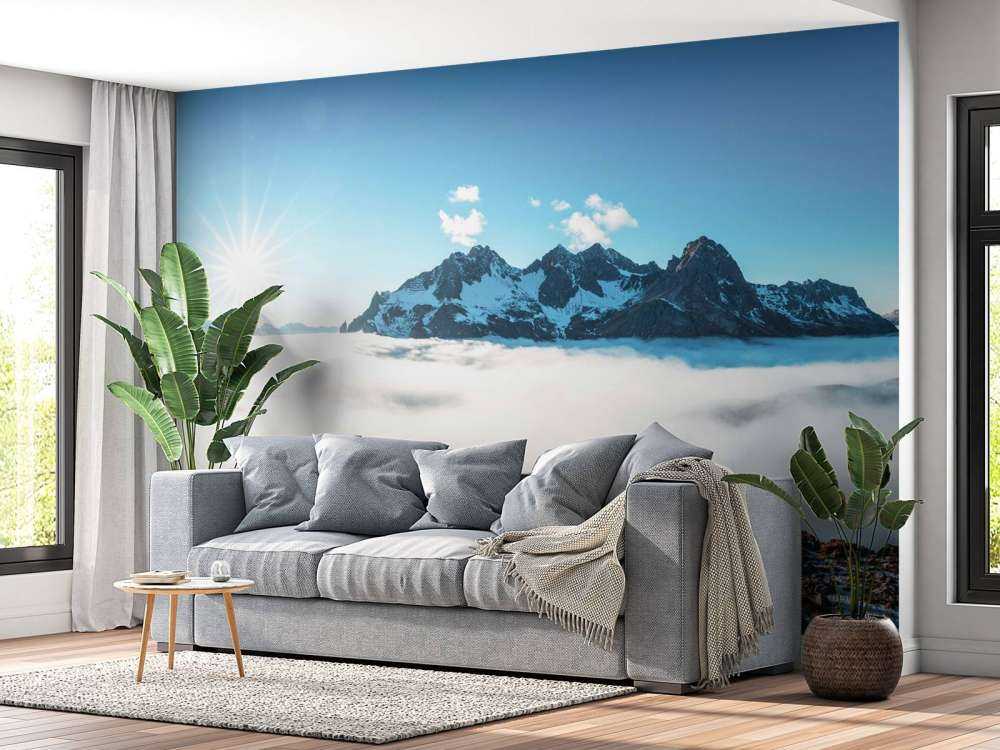 Zonovergoten bergvallei met wolkenzee