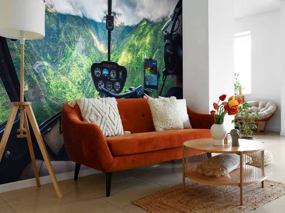 Helikoptervlucht boven tropisch bergdal