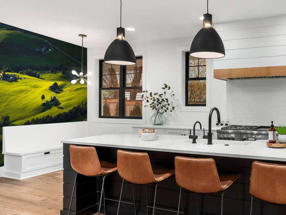 Glooiende heuvels bij avondlicht