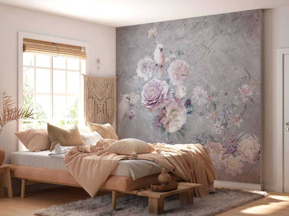 Papegaaien tussen bloemen