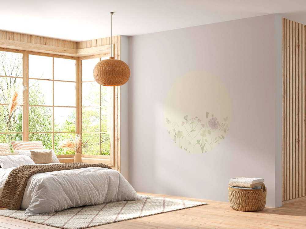 Bloemenveld met vlinders beige en oud roze