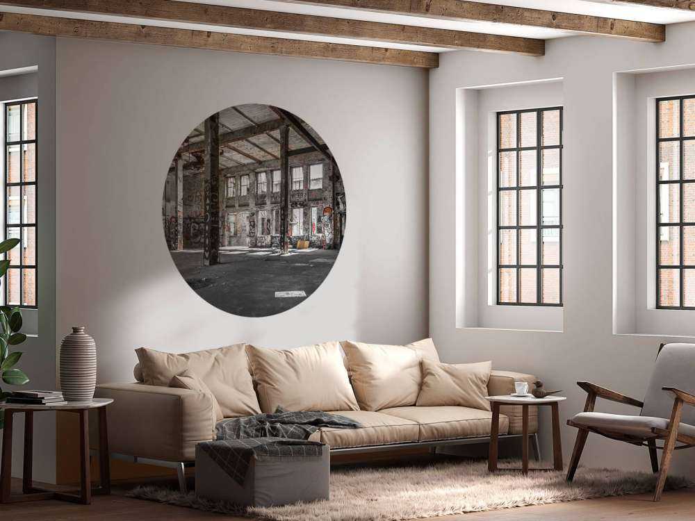 Verlaten pakhuis met graffiti