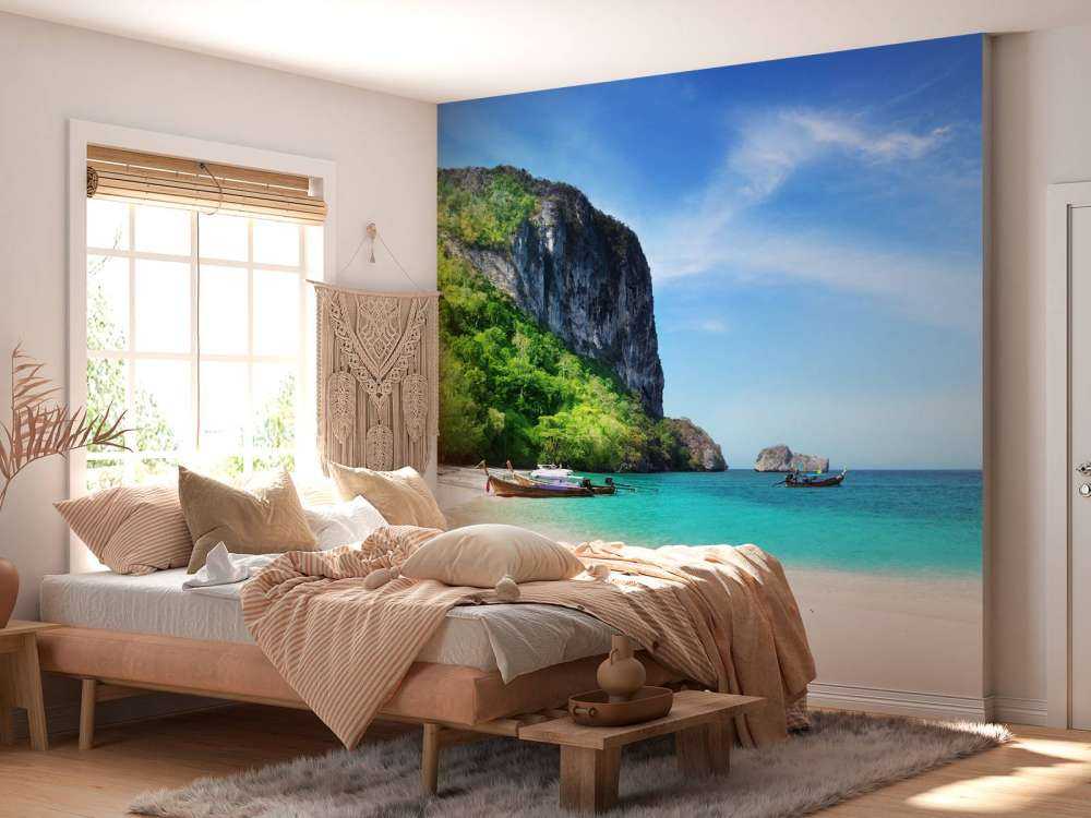 Strand op het Poda eiland in Thailand