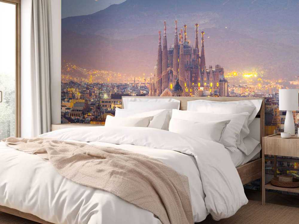 Barcelona met de Sagrada Familia in de avond