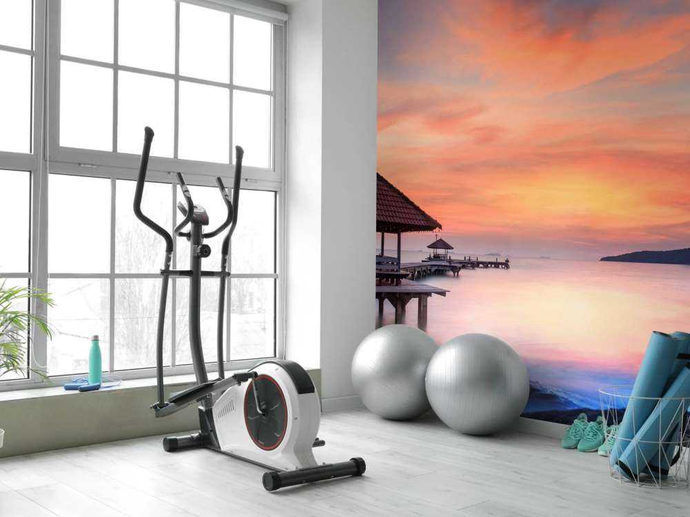 Zeesteiger boven kleurrijk water