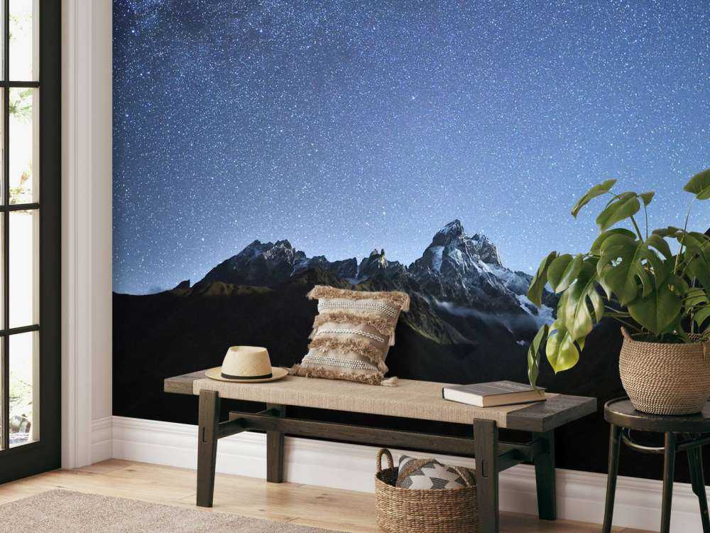 Een verlichte nacht in de bergen