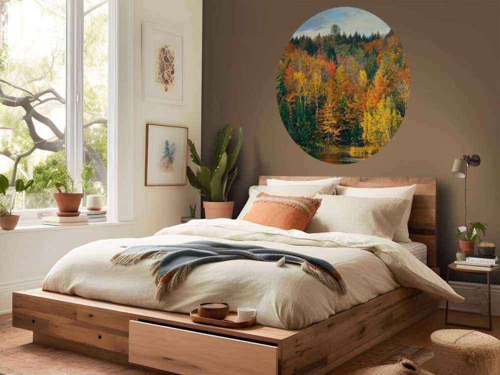 Meer met herfstbomen