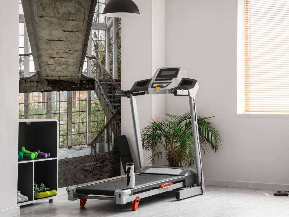 Trappenhuis in verlaten school