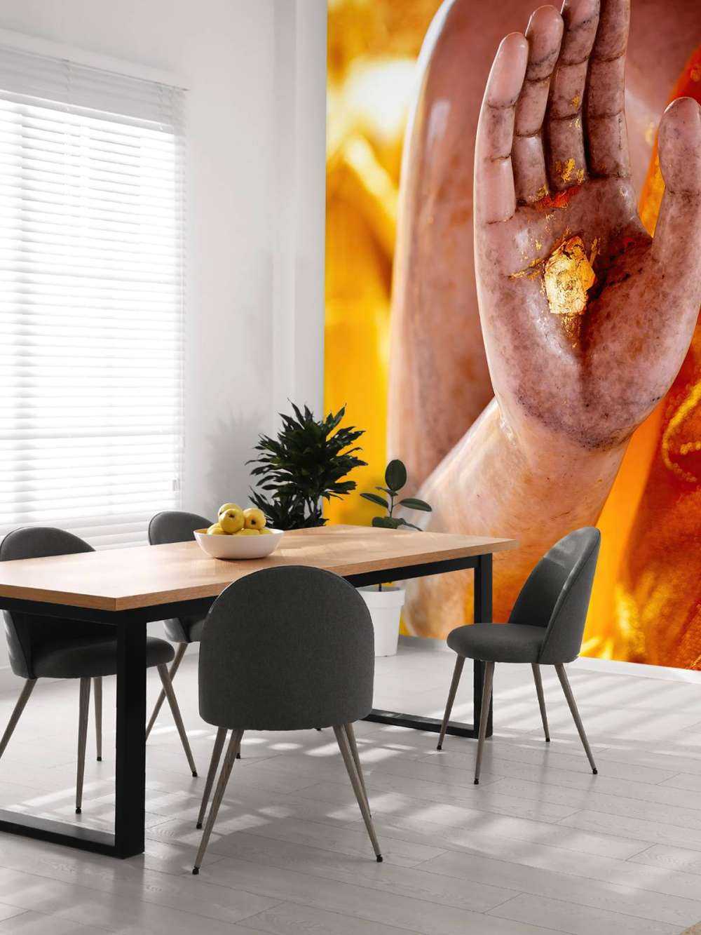 Handpalm met gouden plak  Tempelcomplex Bangkok  (Thailand)  