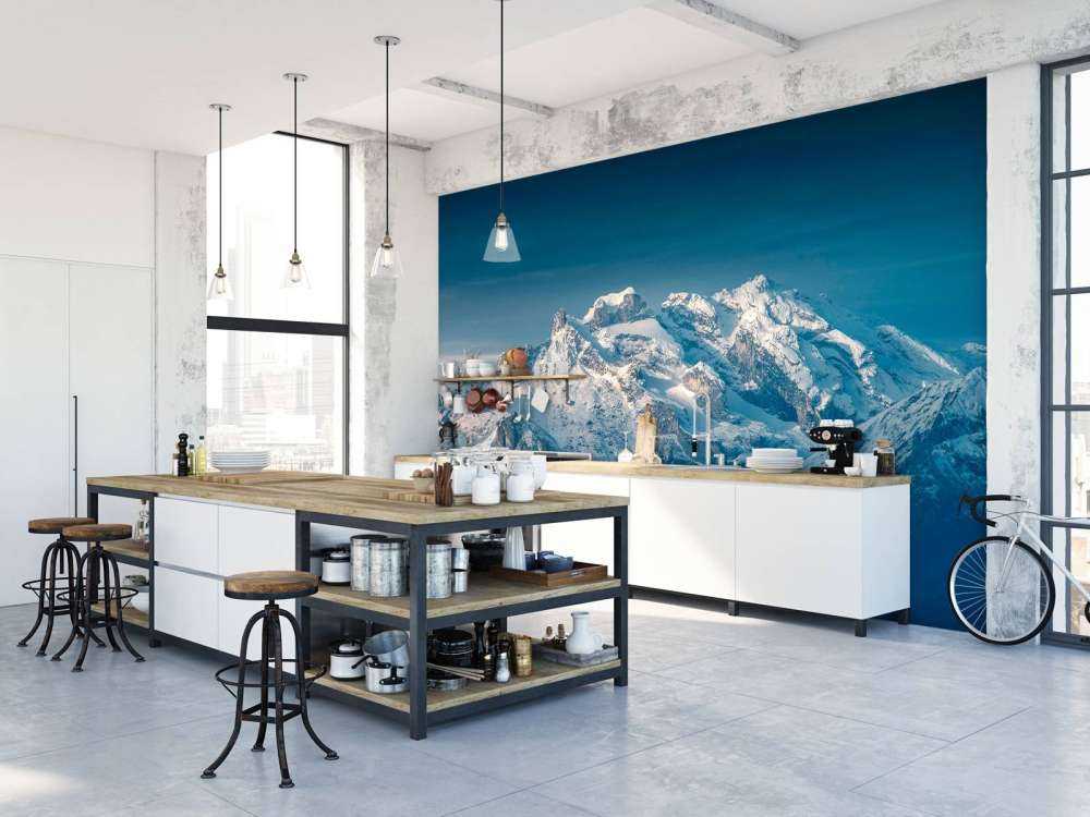 Kristallicht over besneeuwde pieken