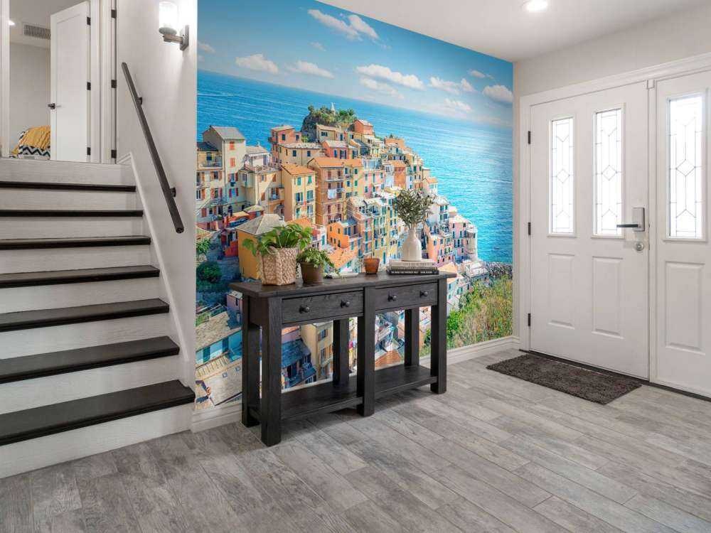 Pastelkust onder azuurblauwe hemel