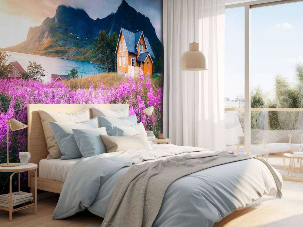 Oranje huis aan paarse fjord