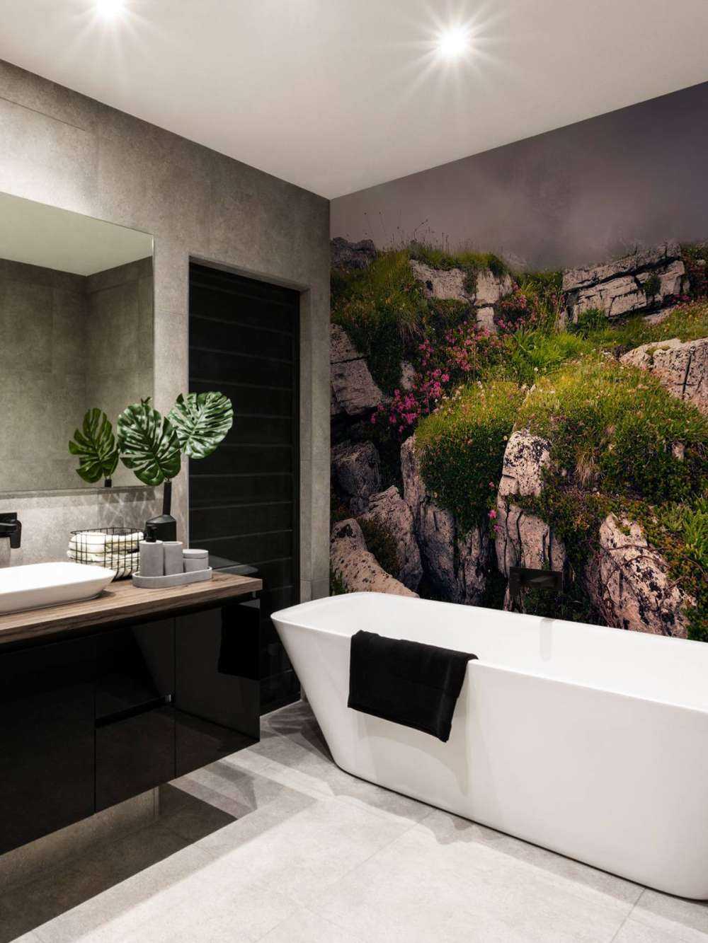 Nevelige Bergtoppen en Alpenbloemen