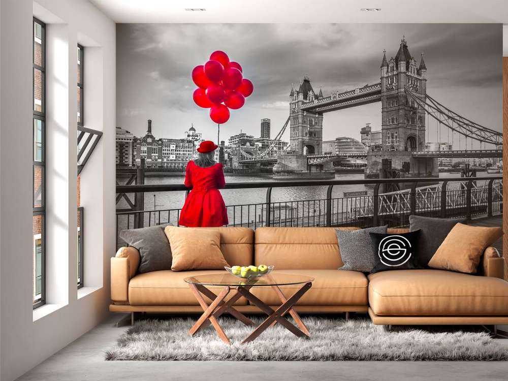 Vrouw bij de Tower bridge