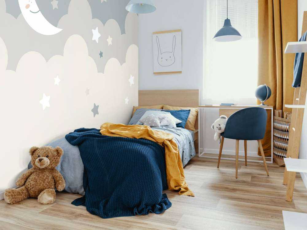 Maan met sterren in de wolken