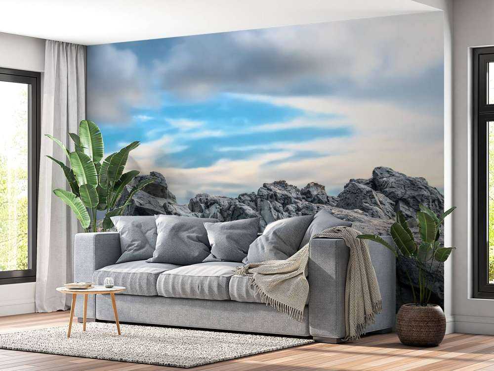 Rots onder mooie wolken