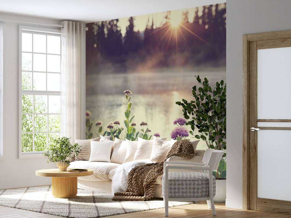 Dampend meer met bloemen