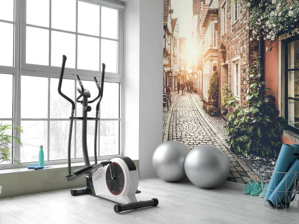 Zonsondergang in een oud straatje