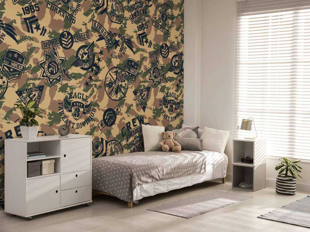 Camouflage met logo's 