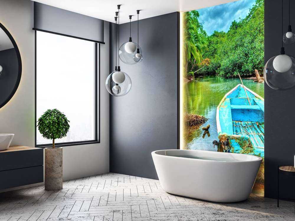 Oude boot in een tropische rivier