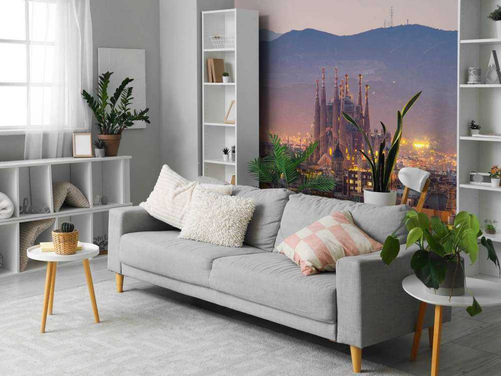 Barcelona met de Sagrada Familia in de avond