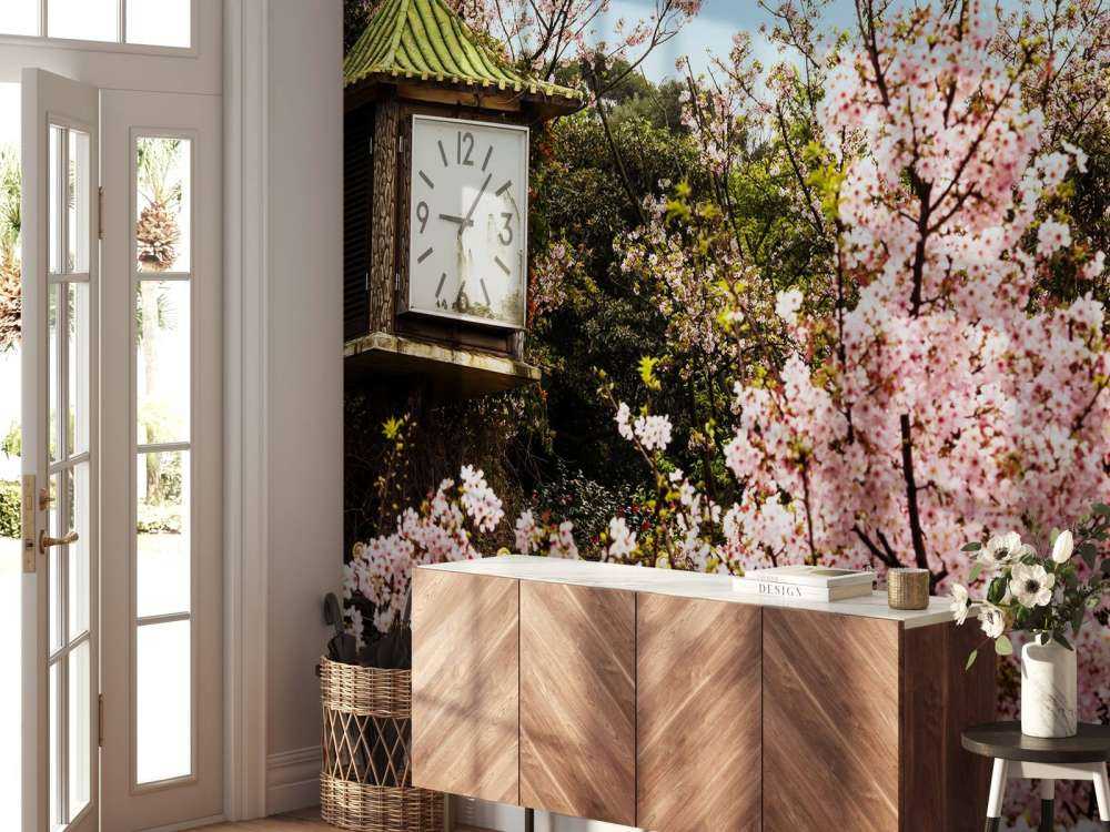 Bloesem met Klok op achtergrond