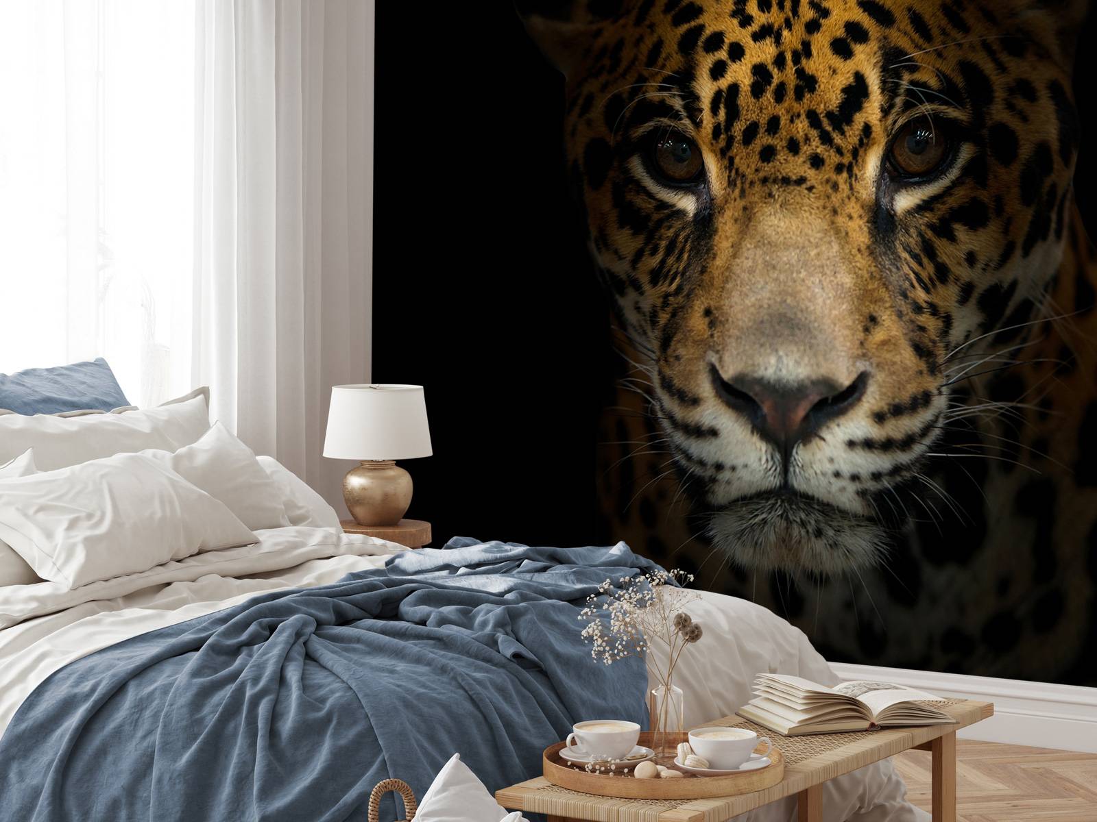 Jaguar met een donkere achtergrond