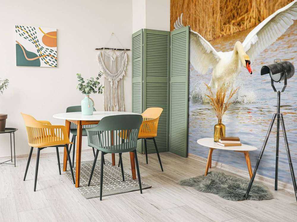 Witte zwaan vliegt weg