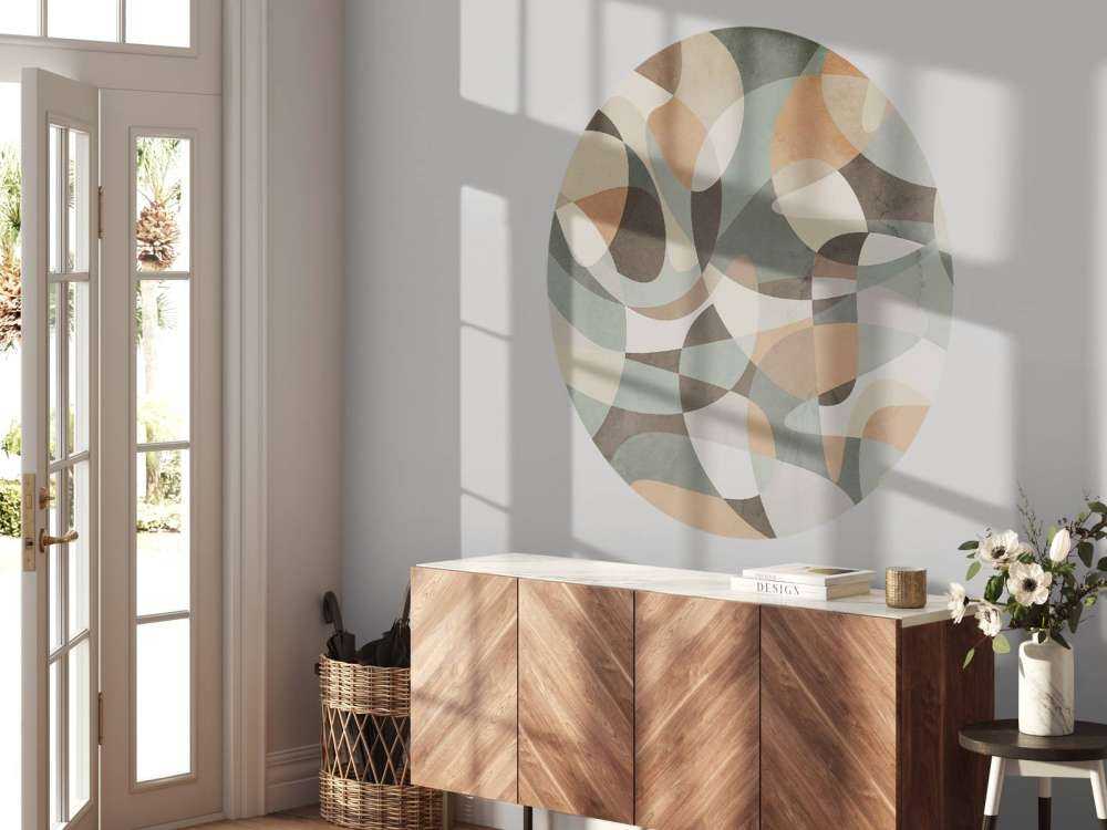 Vloeiende vormen in aarde en mist