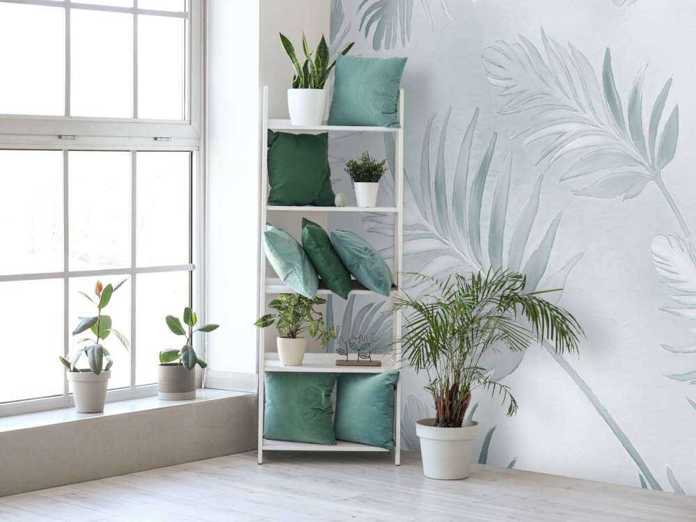 Golden leaves on dark Soft Beige