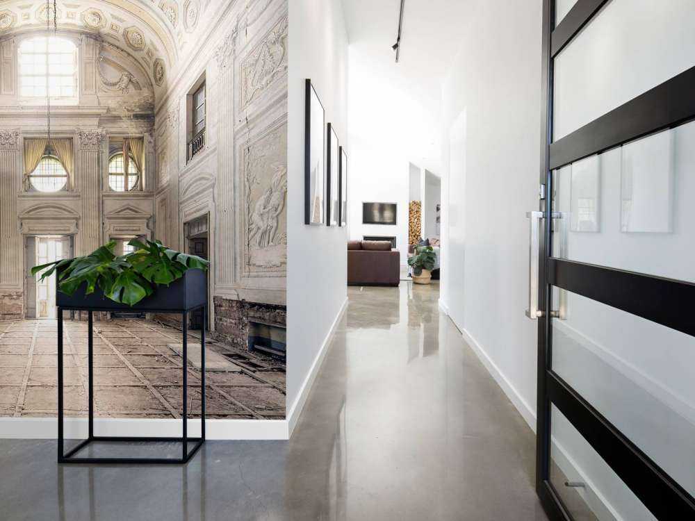 Neoklassieke Hal in Verval