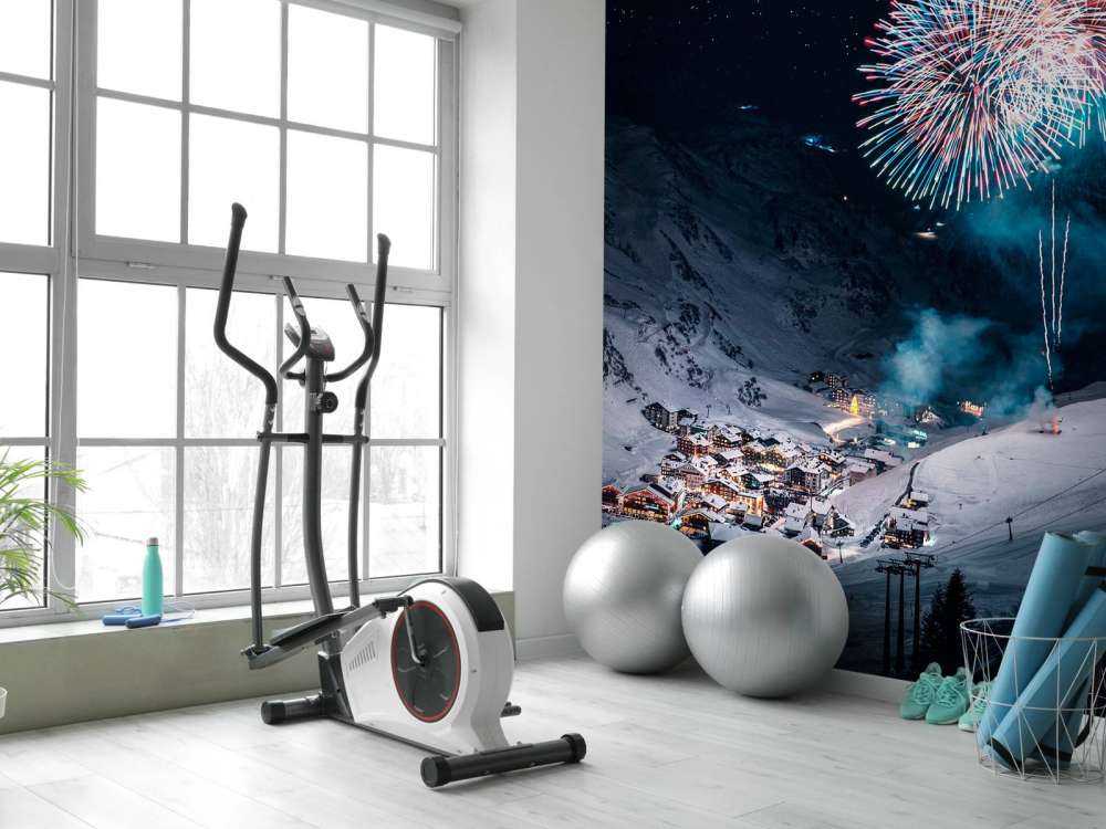 Vuurwerk boven winters bergdorp