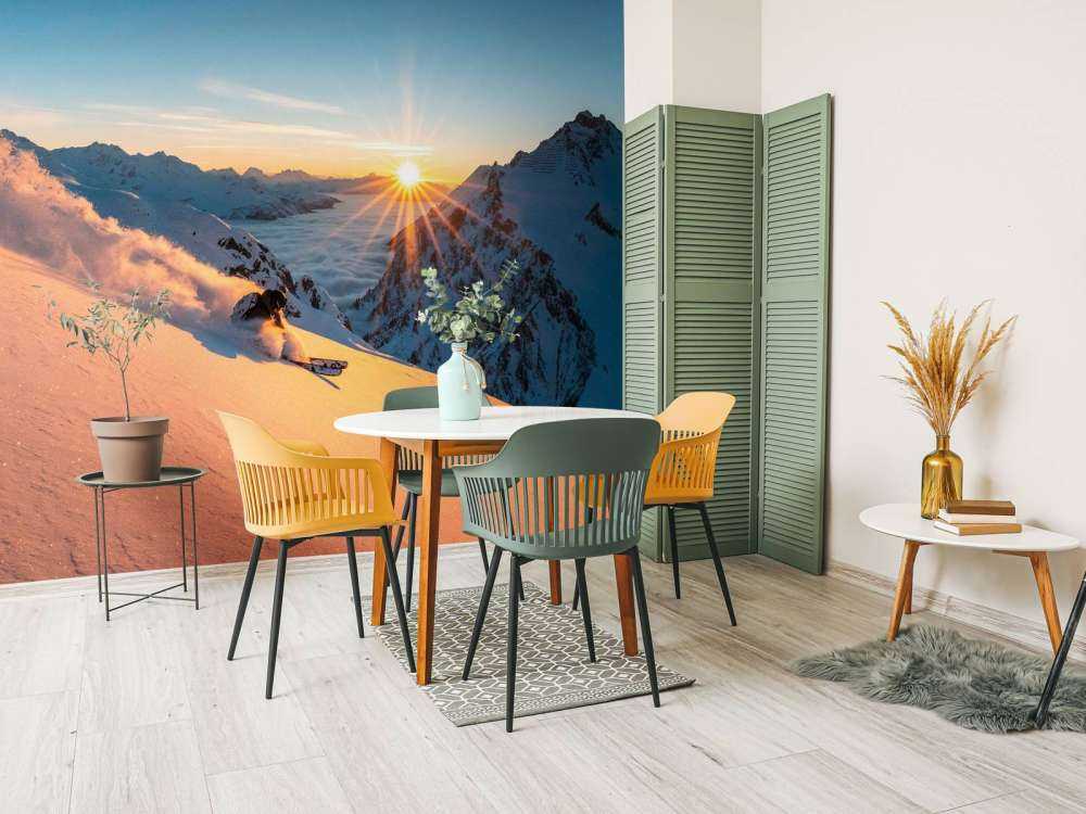 Skitocht bij zonsopkomst in alpen