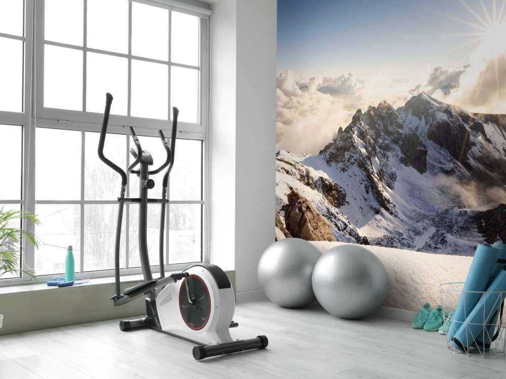 Zonlicht Over Besneeuwde Bergkam