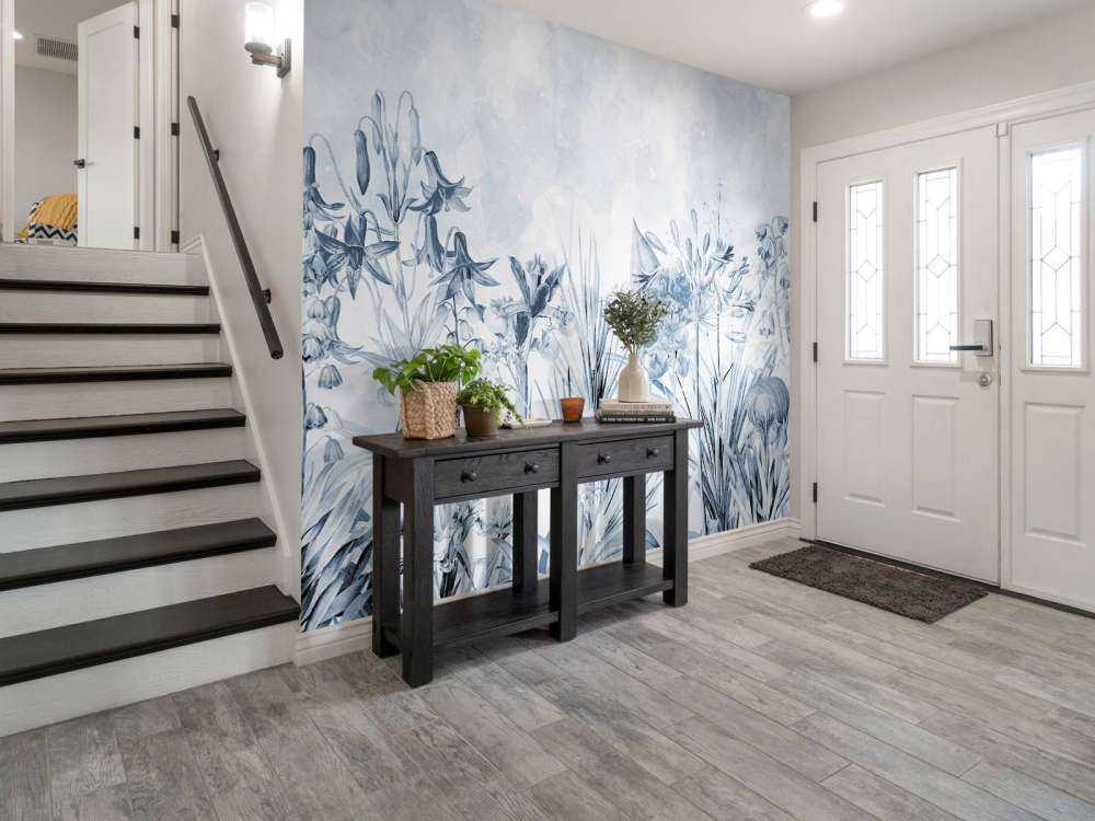 Monochrome Floral Elegance