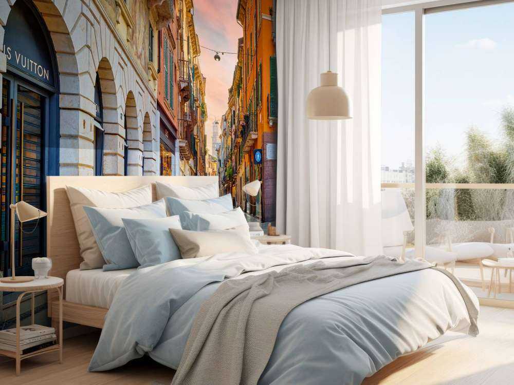 Winkelstraat bij zonskomst