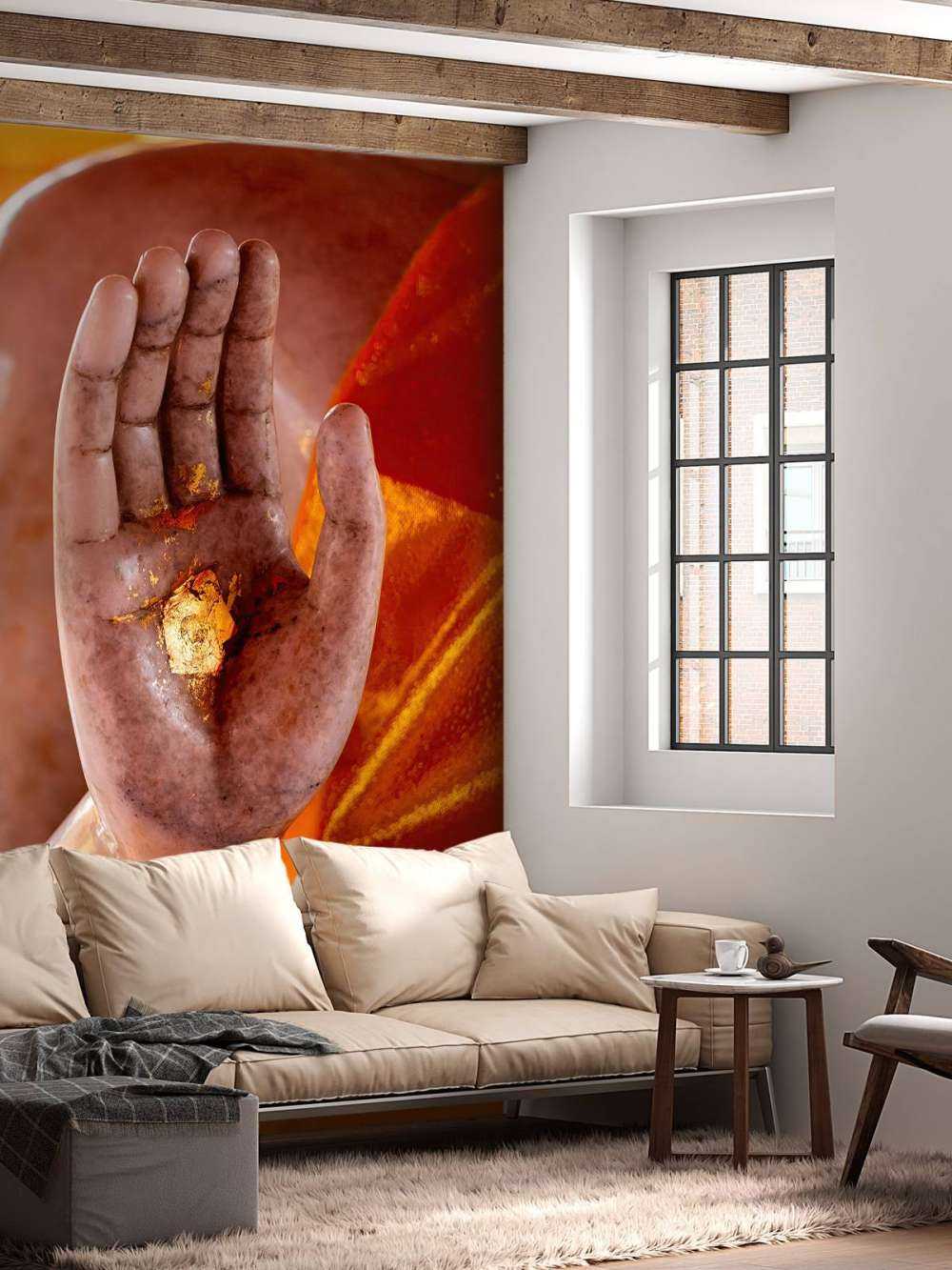 Handpalm met gouden plak  Tempelcomplex Bangkok  (Thailand)  