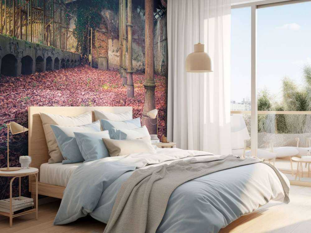 Verlaten huis met bladeren