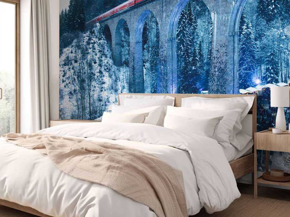 Rode trein boven een kerstmarkt