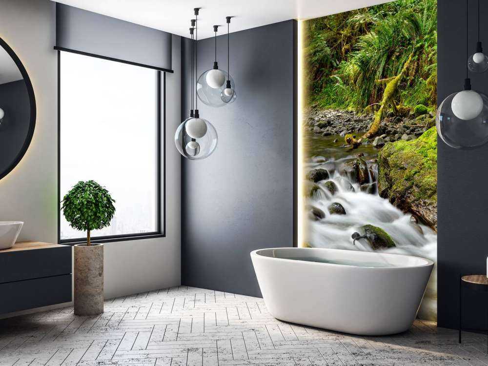 Groen rotsblok met riviertje