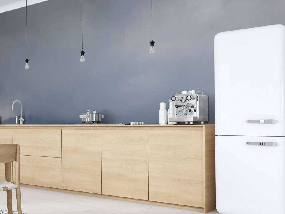 Wolken boven bomen in de bergen