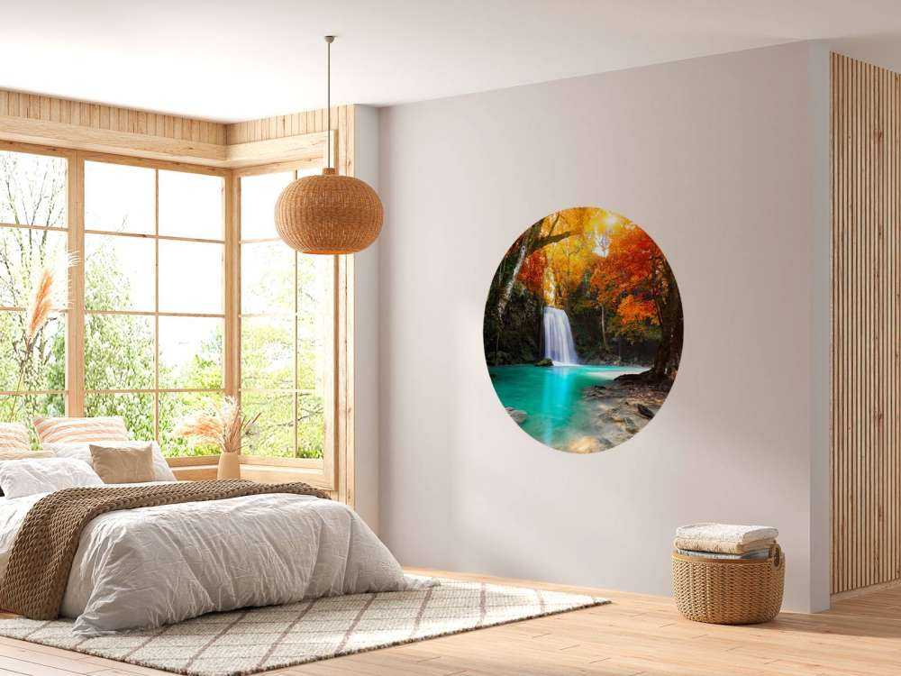 Waterval in het diepe woud