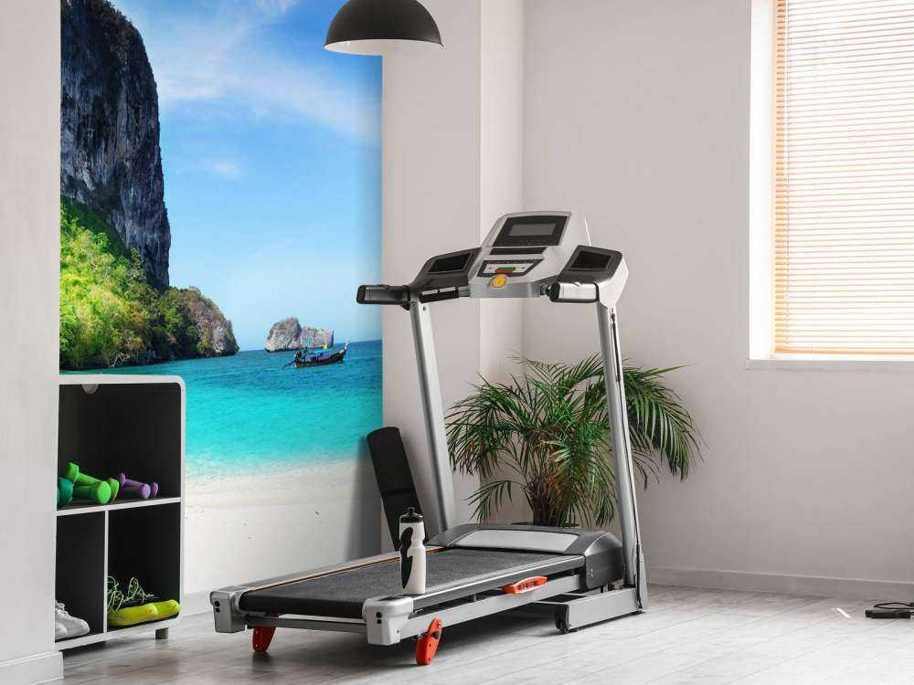 Strand op het Poda eiland in Thailand